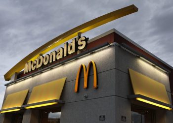 Restaurants are rebounding — but Starbucks and McDonald’s still have work to do